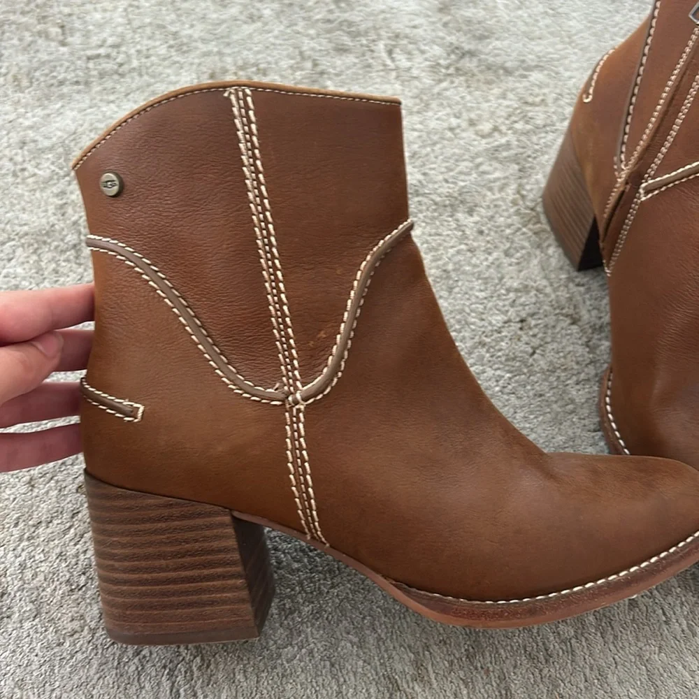 UGG Annie Leather Booties size 7.5